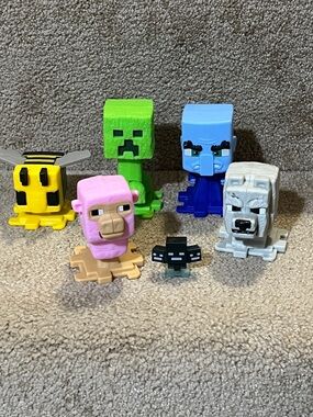 McDonald’s 2025 Minecraft Happy Meal Toy Lot of 6 Bee Creeper Wolf Sheep Mojang